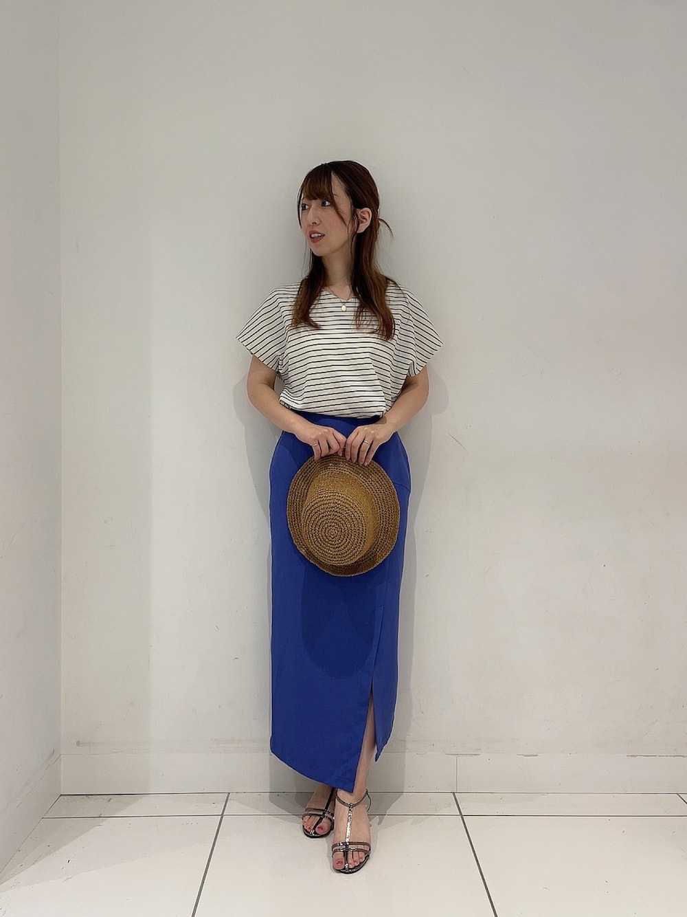 「夏コーデ、おしゃ見えテクニック、お出かけコーデ、サンダル、ラクチンコーデ、オフィスカジュアル、大人かわいい、スカートスタイル、低身長コーデ、今日のコーデ、ママコーデ」｜「SENSE OF PLACE by URBAN RESEARCHの『UR TECH DRYLUXE』リネンライクアシンメトリースカート（スカート、ブルー系）」を使った、Maiさん（レディース・156cm）の夏コーディネートの1枚目の写真