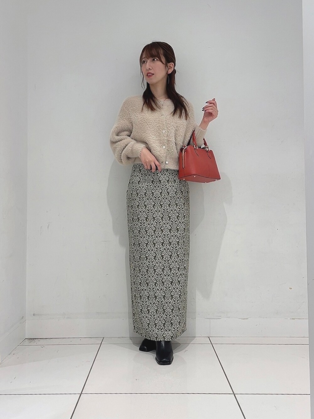 「日常に魔法を、秋冬コーデ、ニットコーデ、おでかけコーデ、ママコーデ」｜「SENSE OF PLACE by URBAN RESEARCHのジャガードスカート（スカート、グリーン系）」を使った、Maiさん（レディース・156cm）の秋コーディネートの1枚目の写真