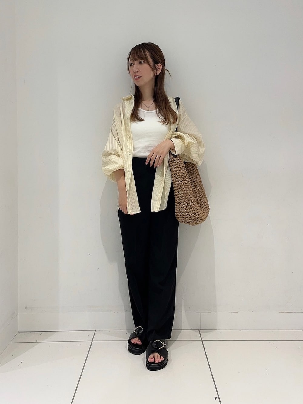 「フェススタイル、おしゃ見えテクニック、お出かけコーデ、今日のコーデ、サンダル、夏コーデ、オトナカジュアル、パンツスタイル」｜「SENSE OF PLACE by URBAN RESEARCHの『5サイズ展開』『UR TECH DRYLUXE』リネンライクワイドパンツ（その他パンツ、ブラック系）」を使った、Maiさん（レディース・156cm）の夏コーディネートの1枚目の写真