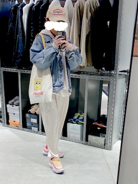 「アイテム（スラックス、シルバー系）」を使った、momoさん（レディース・154cm）の春コーディネート