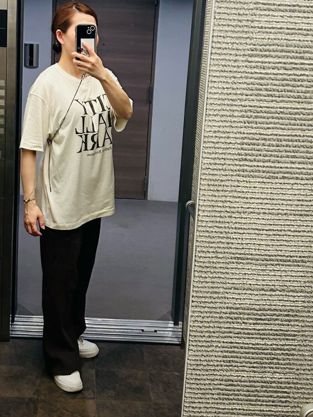 「夏ファッション、シンプルスタイル、夏コーデ、シンプルコーデ、休日コーデ、Tシャツ、ロゴT、オトナカジュアル、ラフ、楽チンコーデ、レギンス、ホワイト×ブラウン、GOOD ROCK SPEED、TODAYFUL」｜「GOOD ROCK SPEEDの〈GOOD ROCK SPEED〉NYC PARK Ｔシャツ（Tシャツ/カットソー、ホワイト系）」を使った、kaorin☆さん（骨格ストレート・レディース・156cm）の夏コーディネートの1枚目の写真