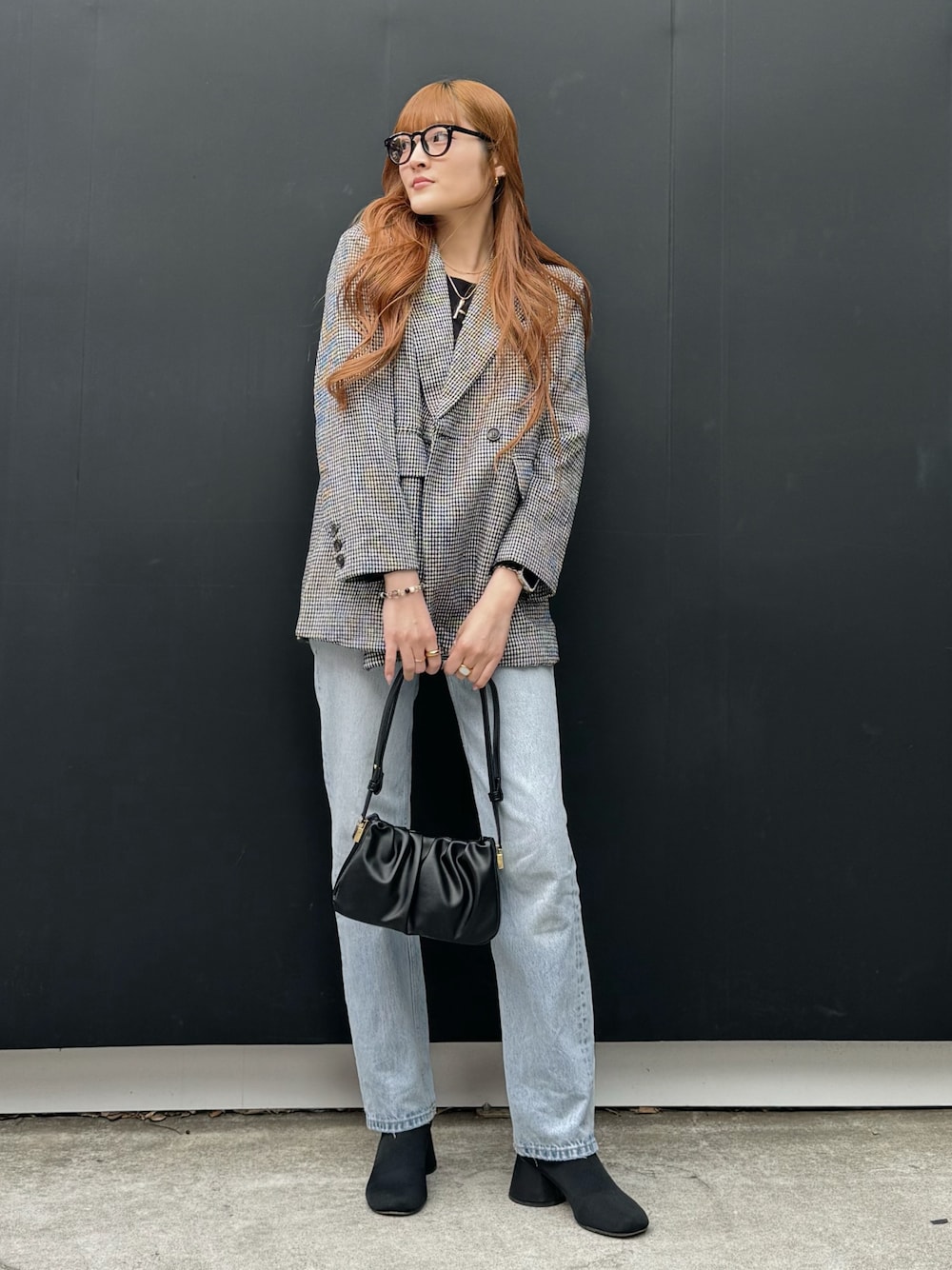 「CLEA、un+frame、オトナカジュアル、春服コーデ、オトナ女子、春ファッション、大人コーデ、モノトーンコーデ、きれいめカジュアル、ジャケットスタイル、ショルダーバッグ、高身長女子、春のおしゃ見えテクニック」｜「un+frameのtack desigh leather shoulder bag／2WAYタックデザインPUショルダーバッグ（ショルダーバッグ、ブラック系）」を使った、Haruka ❤︎さん（骨格ナチュラル・レディース・168cm）の冬コーディネートの1枚目の写真