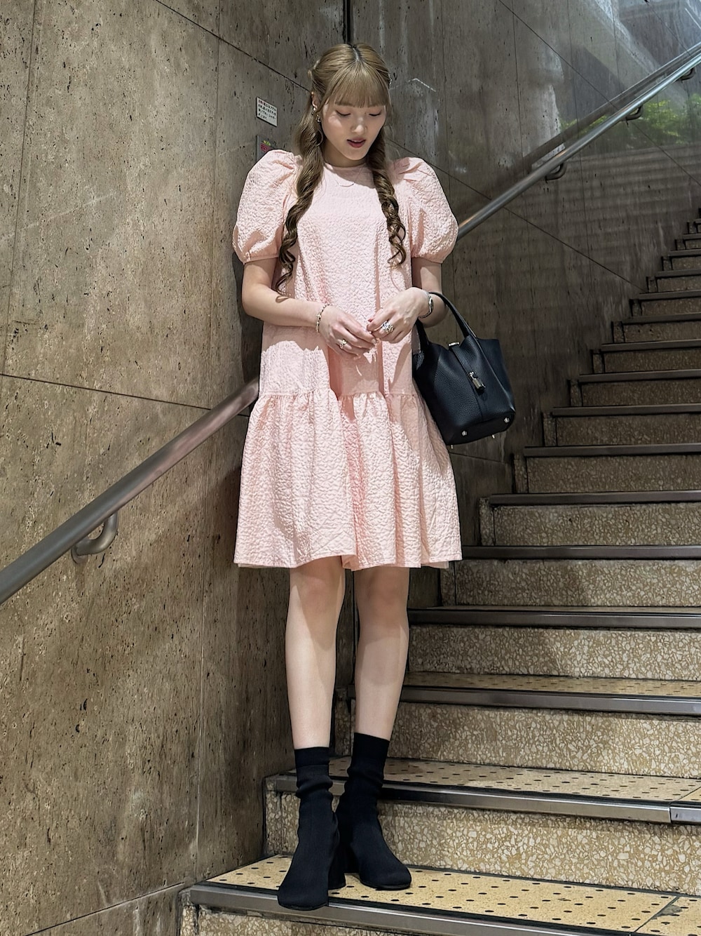 「夏ルックで気分アップ、夏コーデ、おでかけコーデ、大人かわいい、カラーコーデ、大人女子、大人ガーリー、おしゃれさんと繋がりたい、ワンピース、高身長女子、高身長コーデ、ラクチンコーデ、ガーリーコーデ」｜「TIFFANY&Co.のアイテム（ブレスレット、シルバー系）」を使った、Haruka ❤︎さん（レディース・168cm）の夏コーディネートの1枚目の写真