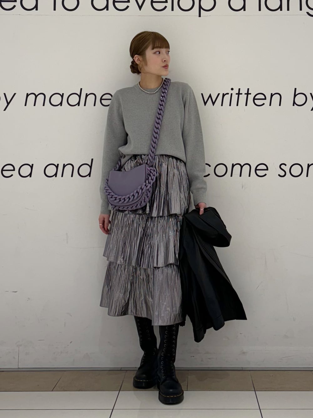 「un+frame、CLEA、今日のコスメと服、ワントーンコーデ、春服コーデ、おでかけコーデ、カジュアルスタイル、シンプルスタイル、春服みてみて、オトナカワイイ、春先取り、大人ガーリー、高身長女子、雨の日コーデ、春のおしゃ見えテクニック」｜「un+frameのmetallic tiered skirt /メタリックティアードカンカンロング丈スカート（スカート、ブラック系）」を使った、Haruka ❤︎さん（骨格ナチュラル・レディース・168cm）の冬コーディネートの1枚目の写真