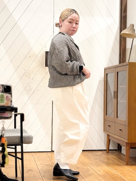 「かぐれ（カグレ）のコットンクロップドパンツ（その他パンツ、ホワイト系）」を使った、チコたんさん（レディース・156cm）の春コーディネート