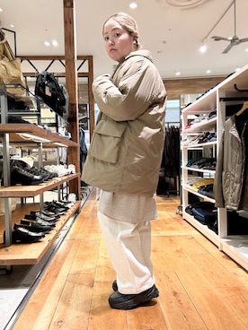 「アイテム（その他アウター、ベージュ系）」を使った、チコたんさん（レディース・156cm）の秋コーディネート