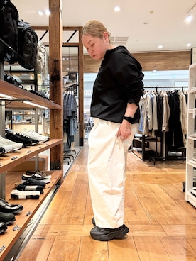 「URBAN RESEARCH DOORS（アーバンリサーチドアーズ）のコットンラウンドヘムカットソー（Tシャツ/カットソー、ホワイト系）」を使った、チコたんさん（レディース・156cm）の春コーディネート