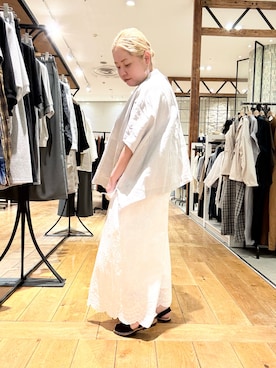 「かぐれ（カグレ）のリネンスクエアケープシャツ（シャツ/ブラウス、グレー系）」を使った、チコたんさん（レディース・156cm）の春コーディネート