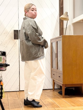 「かぐれ（カグレ）のコットンクロップドパンツ（その他パンツ、ホワイト系）」を使った、チコたんさん（レディース・156cm）の春コーディネート