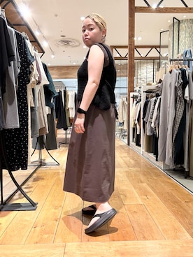 「EKAL（エカル）のDRY OUT SLEEVLESS ONEPIECE（ワンピース、ブラウン系）」を使った、チコたんさん（レディース・156cm）の春コーディネート