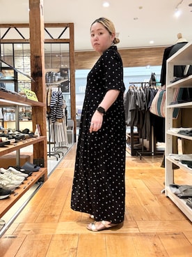 「かぐれ（カグレ）の『2サイズ展開』レーヨンモノトーンプリントワンピース（ワンピース、ブラック系）」を使った、チコたんさん（レディース・156cm）の夏コーディネート