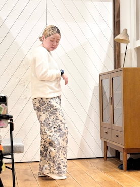 「URBAN RESEARCH DOORS（アーバンリサーチドアーズ）のコットンボートネックガーターKNIT｜春服/春ニット/大人カジュアル（ニット/セーター、ホワイト系）」を使った、チコたんさん（レディース・156cm）の春コーディネート