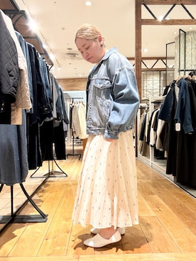 「URBAN RESEARCH DOORS（アーバンリサーチドアーズ）のLEVI’S　90S トラッカー（デニムジャケット、ブルー系）」を使った、チコたんさん（レディース・156cm）の春コーディネート
