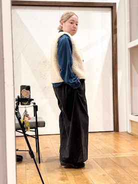 「URBAN RESEARCH DOORS（アーバンリサーチドアーズ）のテディボアベスト 26AW（ダウンベスト、ベージュ系）」を使った、チコたんさん（レディース・156cm）の秋コーディネート