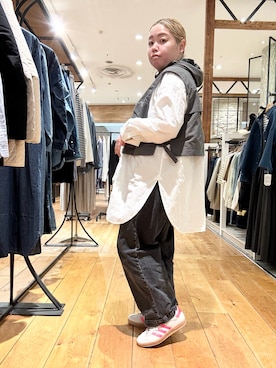 「かぐれ（カグレ）のコットンチュニックシャツ（シャツ/ブラウス、ホワイト系）」を使った、チコたんさん（レディース・156cm）の春コーディネート