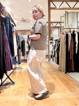 「かぐれ（カグレ）のコットンサイドタックワイドパンツ（その他パンツ、ベージュ系）」を使った、チコたんさん（レディース・156cm）の夏コーディネート