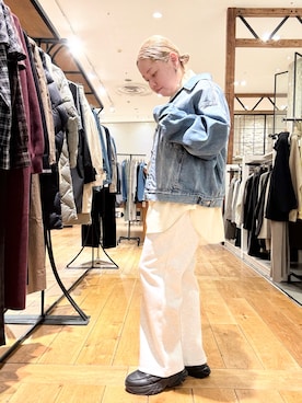 「URBAN RESEARCH DOORS（アーバンリサーチドアーズ）のLEVI’S　90S トラッカー（デニムジャケット、ブルー系）」を使った、チコたんさん（レディース・156cm）の春コーディネート