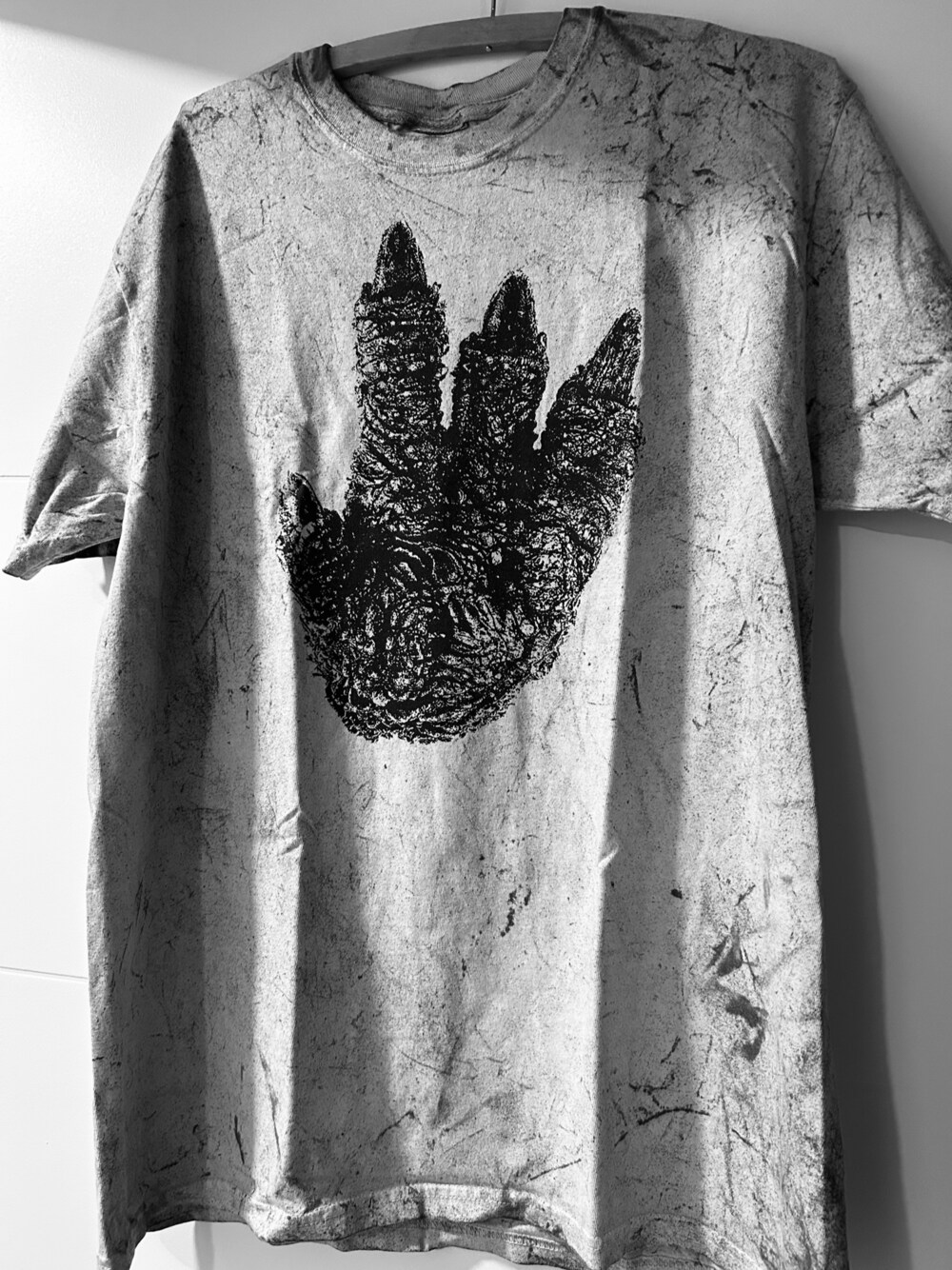 「Tシャツ、Godzilla、ゴジラ、映画、ニューヨーク、NYC」｜「TOHOのアイテム（Tシャツ/カットソー、グレー系）」を使った、Taichiさん（メンズ・31cm）の秋コーディネートの1枚目の写真