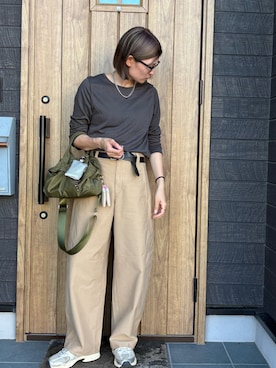 「アイテム（チノパンツ）」を使った、miqsonさん（レディース・163cm）の秋コーディネート