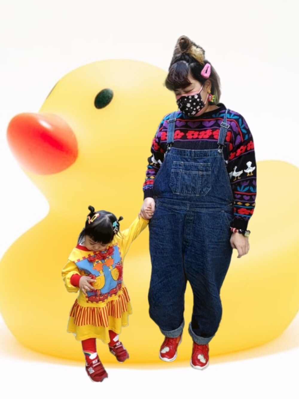 「リンクコーデ、おやこーで。、親子コーデ、親子でおそろい、あひる、オーバーオール、アメリカ古着、アメリカ子供服、ヴィンテージ、古着、ぱっちんピン、エスタシオン、US古着、でぶ、ぽっちゃり」｜「エスタシオンのアイテム（スニーカー、レッド系）」を使った、もこもこさん（レディース・162cm）の冬コーディネートの1枚目の写真