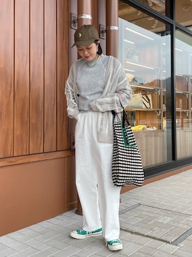 「アイテム（チノパンツ、ホワイト系）」を使った、CHIHIROさん（レディース・161cm）の冬コーディネート