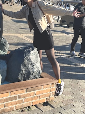 「アイテム（デニムジャケット、ベージュ系）」を使った、Misaki さん（レディース・162cm）の秋コーディネート