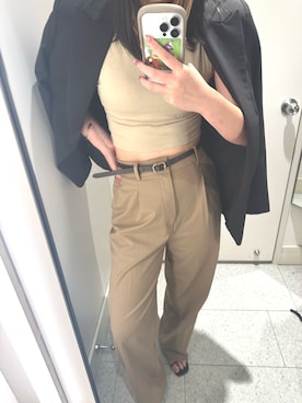 「アイテム（スラックス、ベージュ系）」を使った、Misaki さん（レディース・162cm）の秋コーディネート