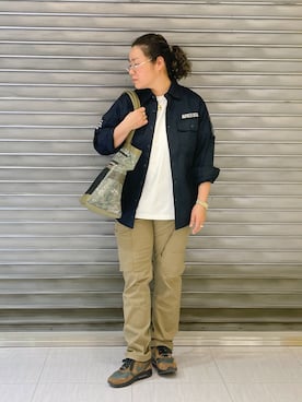 「AVIREX（アヴィレックス）のアイテム（バッグ）」を使った、misiaさん（レディース・165cm）の春コーディネート