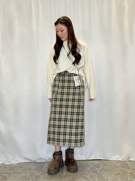 「アイテム（スマホグッズ、ブラウン系）」を使った、おうめさん（レディース・160cm）の秋コーディネート