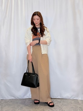 「SHOO・LA・RUE（シューラルー）の【軽量/2WAY】ロングハンドル ラウンドトートバッグ（トートバッグ、ブラック系）」を使った、おうめさん（レディース）の春コーディネート