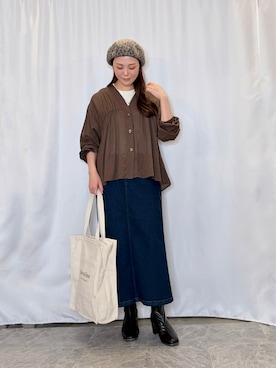 「SHOO・LA・RUE（シューラルー）の【UV/S-LL/洗濯機可】大人上品 ロゴプリントロンT（Tシャツ/カットソー、ホワイト系）」を使った、おうめさん（レディース）の秋コーディネート