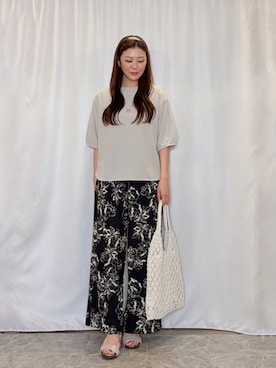 「SHOO・LA・RUE（シューラルー）の【2点セット／洗濯機可／S-LL】インせず着られる ネックレス付き5分袖Ｔシャツ（Tシャツ/カットソー、グレー系）」を使った、おうめさん（レディース）の夏コーディネート