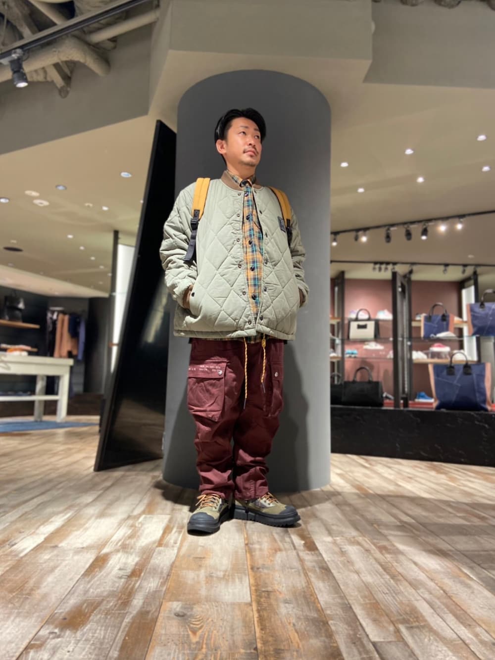 「オトナカジュアル、シャツコーデ、カジュアルコーデ、グリーン、チェックシャツ、ブルゾン、カーゴパンツ、Diesel、dieselshibuya」｜「DIESELのメンズ ジャケット ミリタリージャケット リバーシブル（ミリタリージャケット、グリーン系）」を使った、50481さん（メンズ・165cm）の秋コーディネートの1枚目の写真