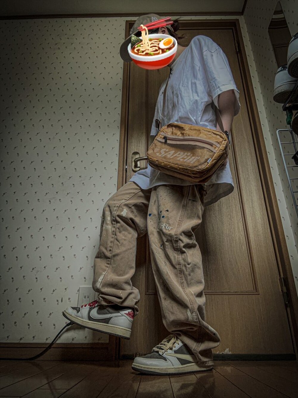「travisscott、トラヴィス スコット、NIKE、サプール、sapeur、スニーカー、FR2、スニーカーコーデ、スニーカー女子、ストリート」｜「SAPEurのアイテム（Tシャツ/カットソー、ゴールド系）」を使った、たったか。さん（レディース・158cm）の夏コーディネートの1枚目の写真