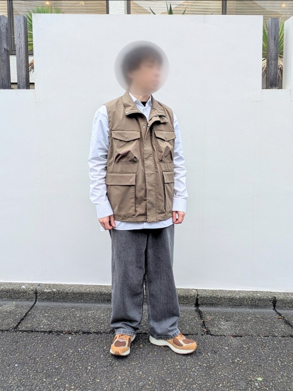 「休日スタイル、おしゃれさんと繋がりたい、ストリート、ootd、カジュアル、カジュアルコーデ、オトナカジュアル、お洒落さんとつながりたい、秋コーデ、いいね、save、フォローお願いします🤑、大人カジュアル、ベスト、レイヤードスタイル、デニムコーデ、ニューバランス」｜「BEAUTY&YOUTH UNITED ARROWSのアイテム（ベスト、グリーン系）」を使った、Astroさん（メンズ・168cm）の秋コーディネートの1枚目の写真