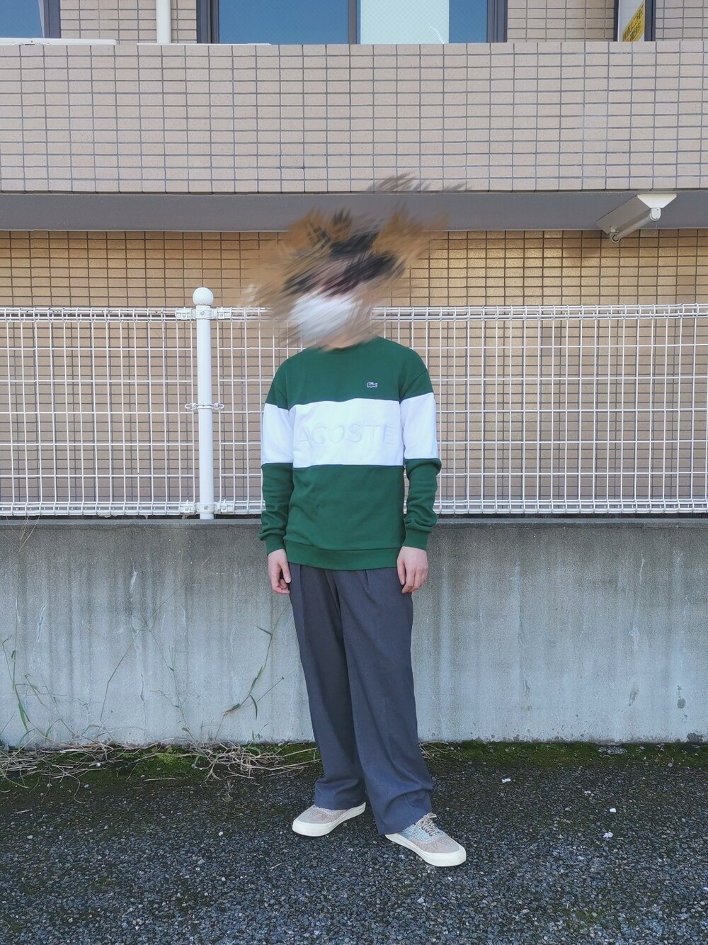 「秋コーデ、キレイめ、ビッグシルエット、大人カジュアル」｜「LACOSTEのLACOSTE × BEAMS / 別注 刺繍 ビッグロゴ スウェット（スウェット、グリーン系）」を使った、Astroさん（メンズ・168cm）の秋コーディネートの1枚目の写真