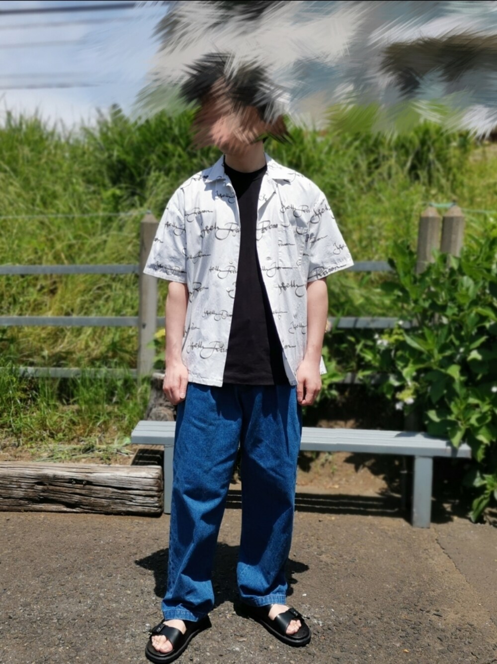 「夏コーデ、休日スタイル、夏、シャツ、シンプルコーデ、シンプル、オトナカジュアル、ゆるコーデ、おしゃれさんと繋がりたい、大人コーデ、ワイドデニム」｜「ZARAのアイテム（Tシャツ/カットソー、ブラック系）」を使った、Astroさん（メンズ・168cm）の春コーディネートの1枚目の写真