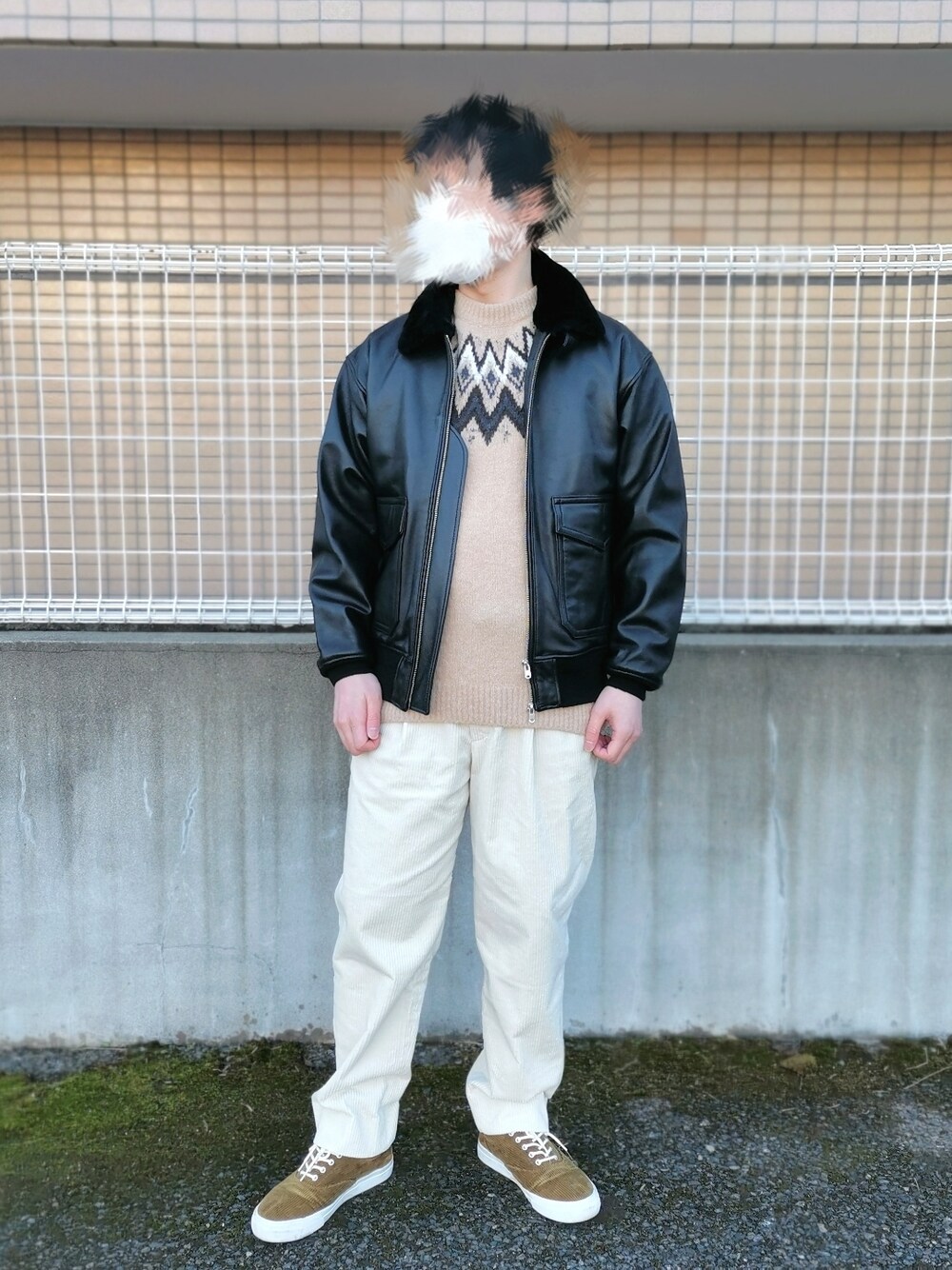 「冬コーデ、ブルゾン、黒、いいね、save、フォローお願いします🤑、お洒落さんとつながりたい、休日スタイル、きれいめカジュアル、大人コーデ、大人カジュアル、ワイドパンツ、キレイめコーデ、休日コーデ、モード」｜「BEAUTY&YOUTH UNITED ARROWSのアイテム（ニット/セーター、ベージュ系）」を使った、Astroさん（メンズ・168cm）の冬コーディネートの1枚目の写真