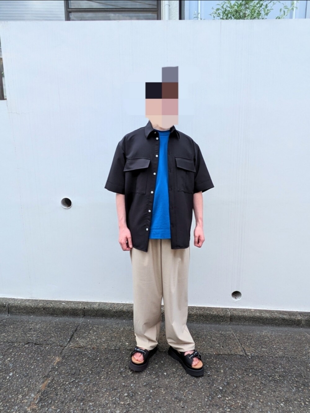 「大人カジュアル、オトナカジュアル、きれいめカジュアル、キレイめ、おしゃれさんと繋がりたい、いいね、save、フォローお願いします🤑、ビッグシルエット、韓国ファッション、シンプル、カジュアルコーデ、休日コーデ、今日のコーデ、ワイドパンツ、サンダル、Tシャツ」｜「CINOHのアイテム（シャツ/ブラウス、ブラック系）」を使った、Astroさん（メンズ・168cm）の夏コーディネートの1枚目の写真