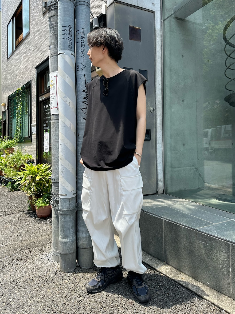 Tシャツ/カットソーを使った「モノトーン系」のメンズ人気ファッション