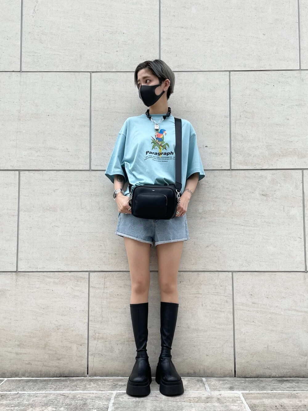 「LHP、ハーフパンツ、ミニバッグ、Paragraph、WHITELAND BLACKBURN、LHPWOMEN、naked Wolfe、KIMHEKIM」｜「NakedWolfeのNakedWolfe/ネイキッドウルフ/NAUGHTY（ブーツ、ブラック系）」を使った、Hikaru Shimizuさん（レディース・165cm）の夏コーディネートの1枚目の写真