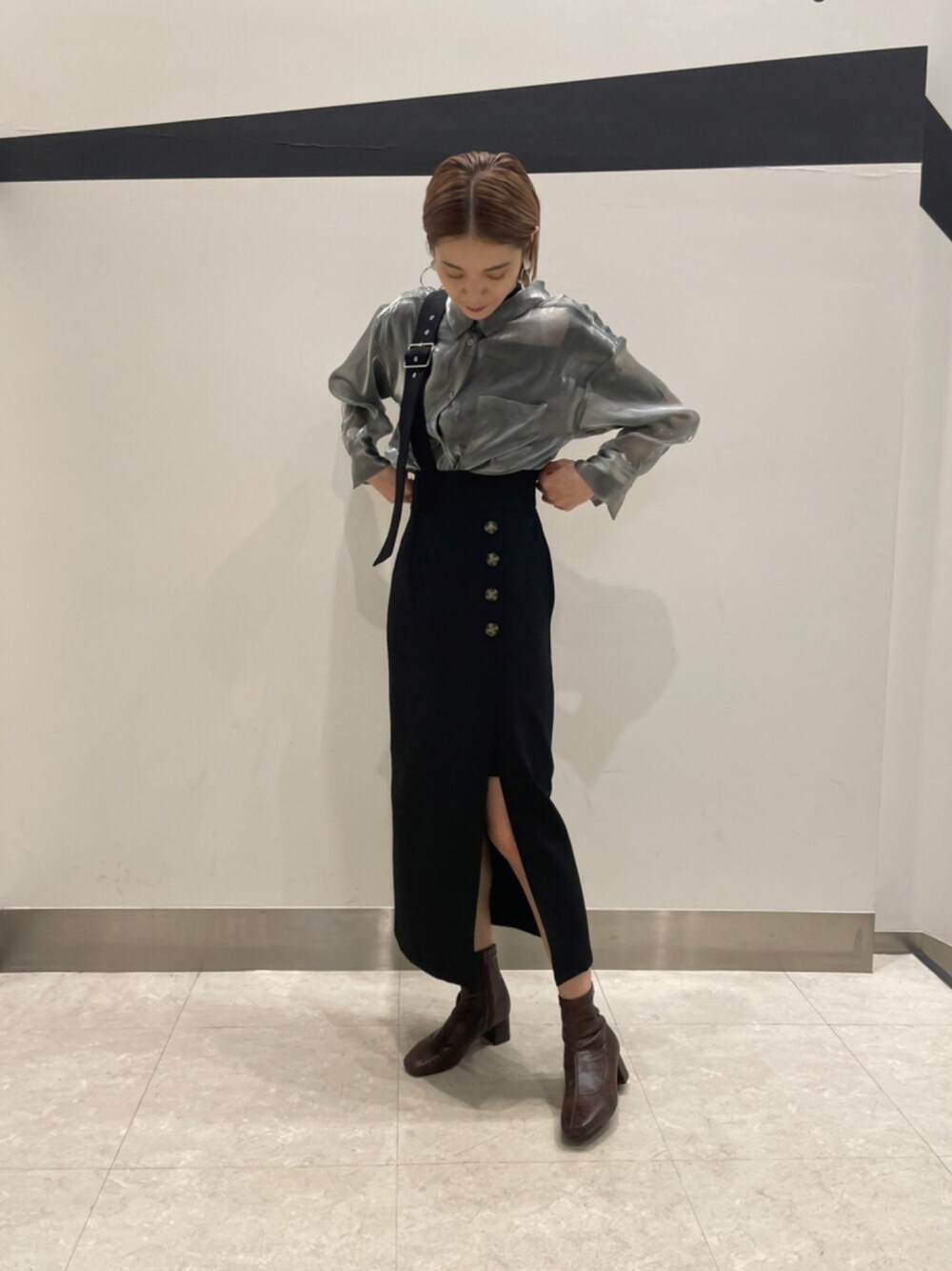 「スカート、モノトーン、パイソン柄、スリット、オトナカジュアル、高身長女子、ストレッチブーツ、11416、ORiental TRaffic(ORiental TRaffic)、オリエンタルトラフィック」｜「ORiental TRafficの■2021秋冬新作■スクエアトゥストレッチブーツ/11416（ブーツ、ブラウン系）」を使った、ORientalTRaffic 京阪モール店さん（レディース・169cm）の秋コーディネートの1枚目の写真