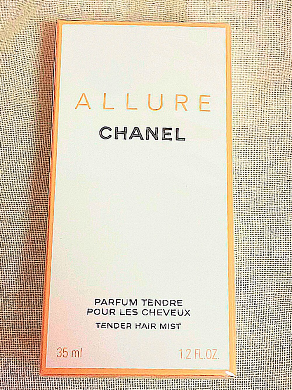 「CHANELのアイテム（フレグランスミスト、ゴールド系）」を使った、🇯🇵 瑛士 🇸🇬さん（メンズ・170cm）の春コーディネートの1枚目の写真