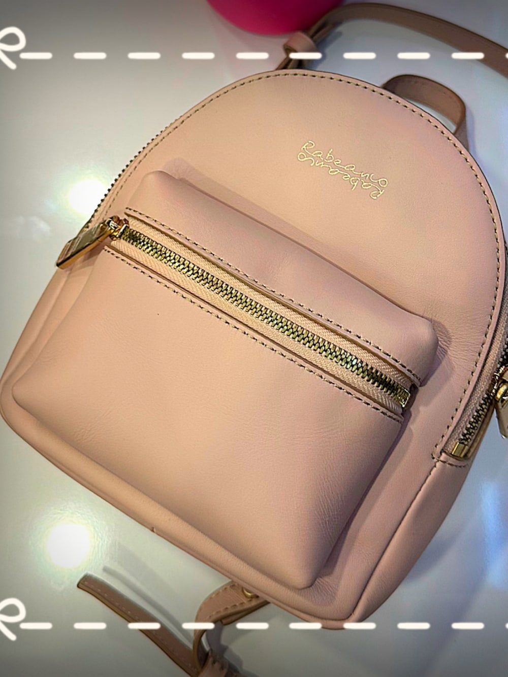 「pink、backpack、microbackpack」｜「RABEANCOのアイテム（バックパック/リュック、ピンク系）」を使った、🇯🇵 瑛士 🇸🇬さん（メンズ・170cm）の春コーディネートの1枚目の写真