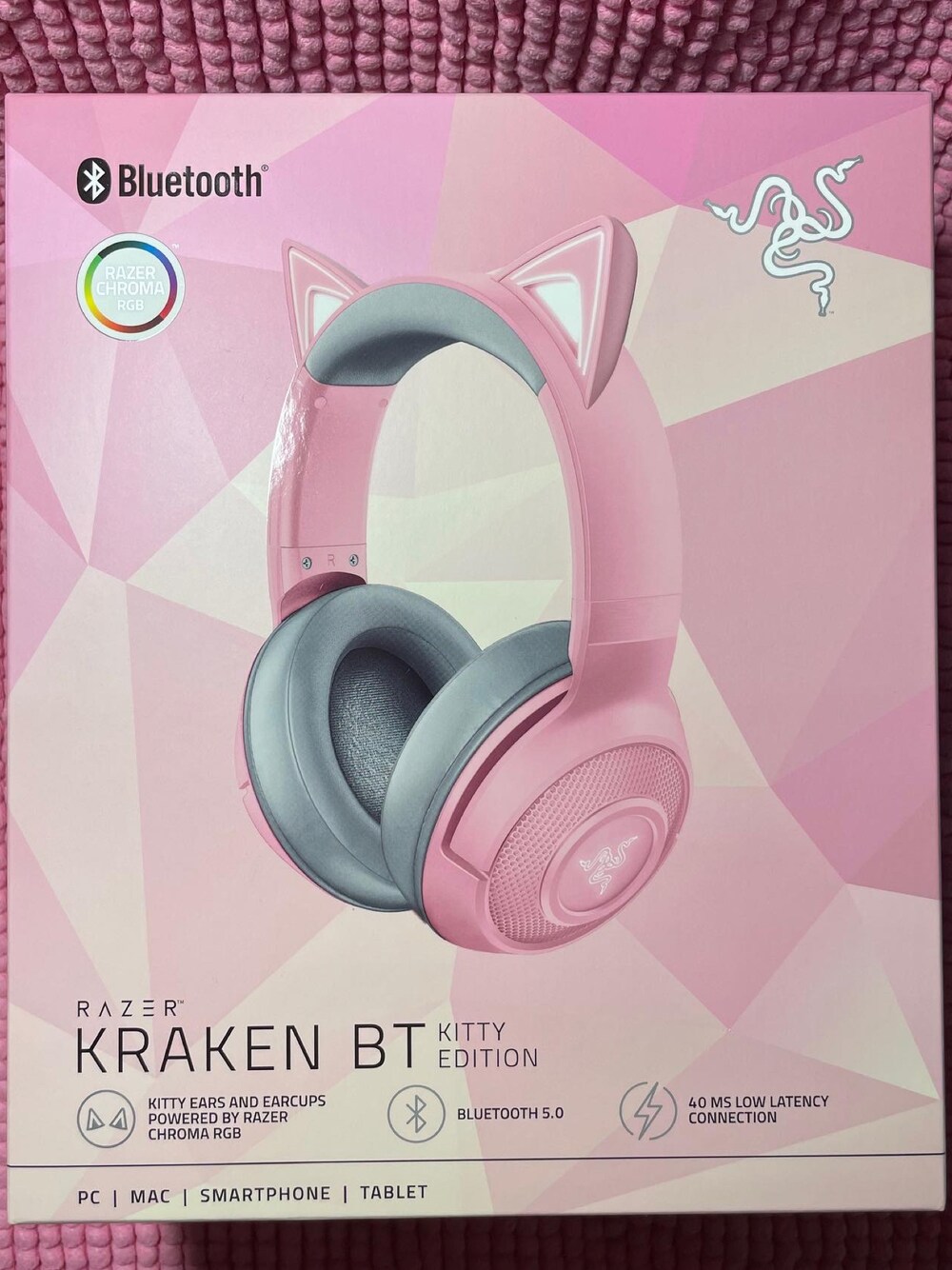 「headphones、pink、razer、catears」｜「razer kraken btのアイテム（ヘッドフォン/イヤホン、ピンク系）」を使った、🇯🇵 瑛士 🇸🇬さん（メンズ・170cm）の秋コーディネートの1枚目の写真