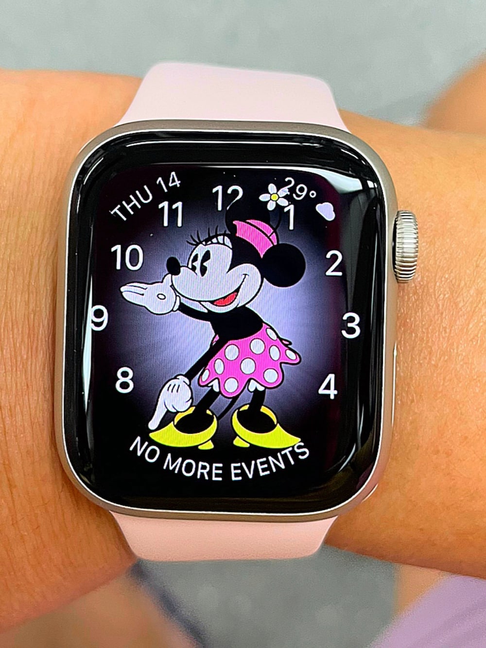 「AppleWatch、applewatchseries7、Minnie Mouse」｜「Appleのアイテム（デジタル腕時計、ピンク系）」を使った、🇯🇵 瑛士 🇸🇬さん（メンズ・170cm）の春コーディネートの1枚目の写真
