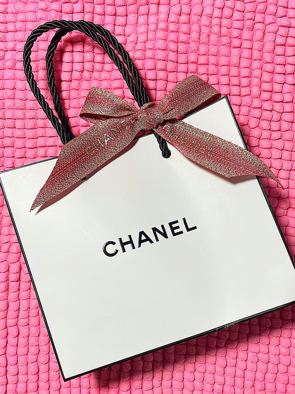 「chanel」｜「CHANELのアイテム（フレグランスミスト、ブラック系）」を使った、🇯🇵 瑛士 🇸🇬さん（メンズ・170cm）の冬コーディネートの1枚目の写真