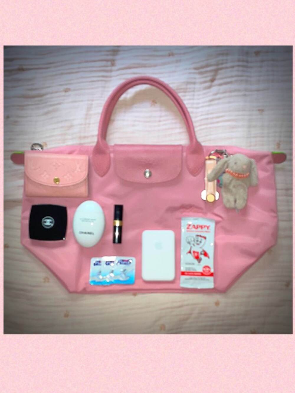 「shoppingday、shopping bag」｜「LONGCHAMPのアイテム（ハンドバッグ、ピンク系）」を使った、🇯🇵 瑛士 🇸🇬さん（メンズ・170cm）の冬コーディネートの1枚目の写真