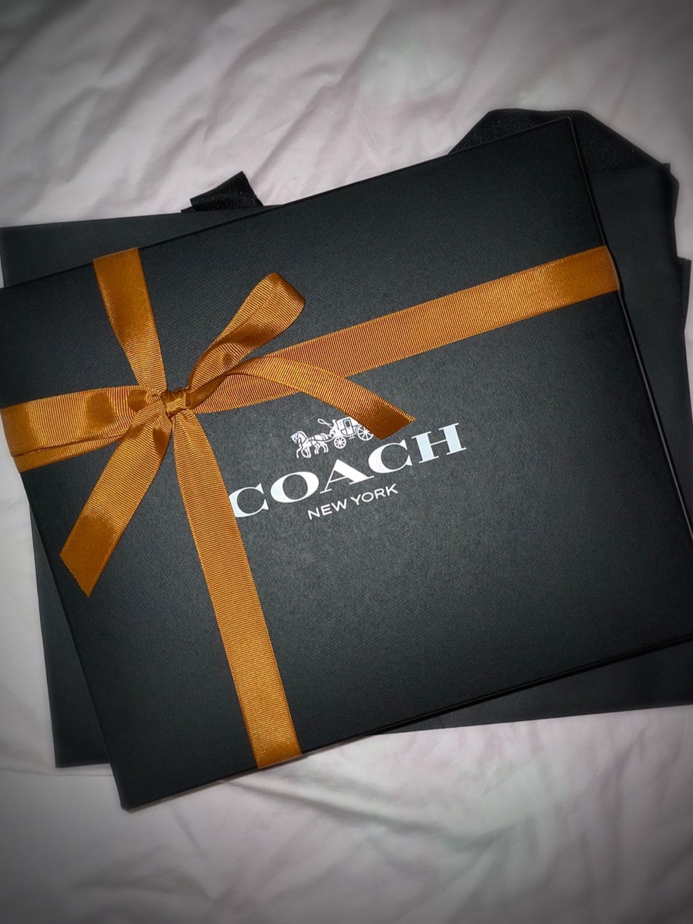 「gothamduffle24、coach」｜「COACHのアイテム（ボストンバッグ、ブラック系）」を使った、🇯🇵 瑛士 🇸🇬さん（メンズ・170cm）の秋コーディネートの1枚目の写真