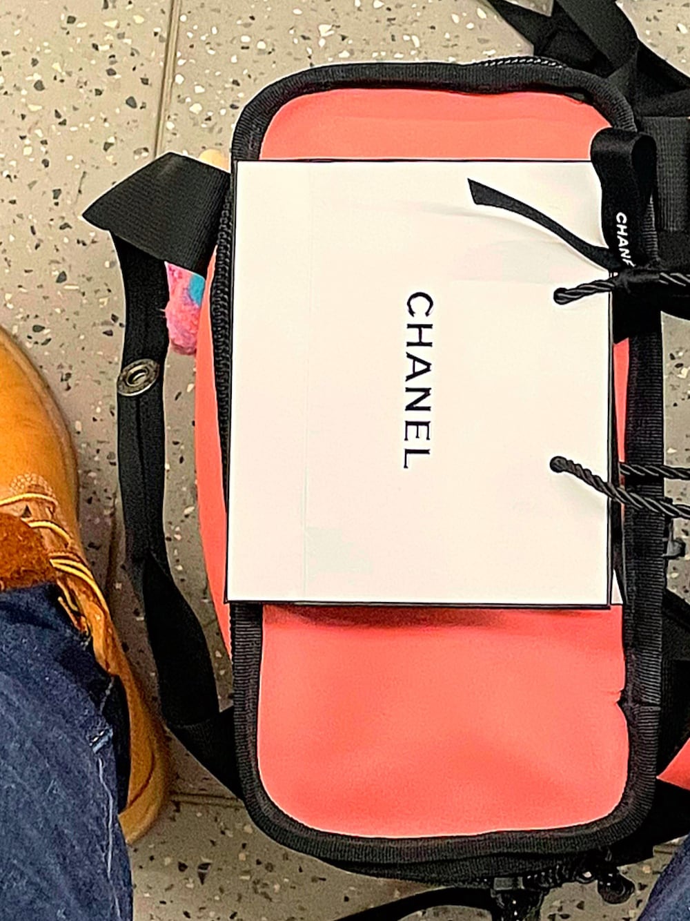 「CHANELのアイテム（フレグランスミスト、シルバー系）」を使った、🇯🇵 瑛士 🇸🇬さん（メンズ・170cm）の春コーディネートの1枚目の写真